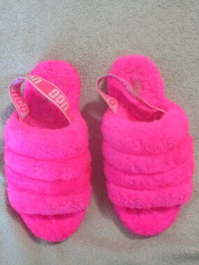 UGG Women's Vibrant Pink Fluffy Slippers Sz 9 with Elastic Heel Strap